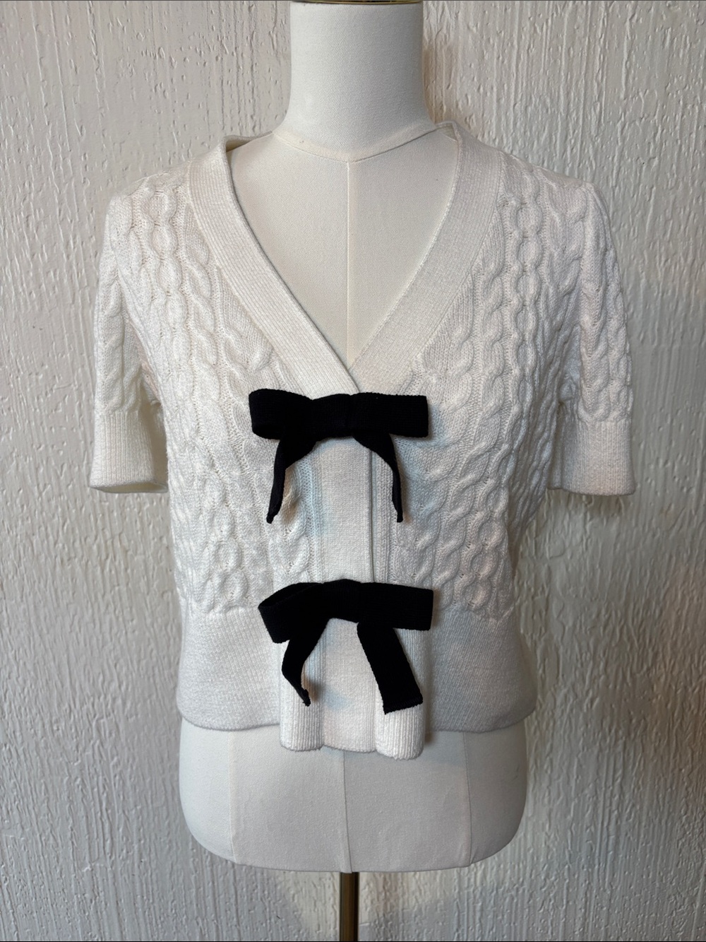 Express Cream Short-Sleeve Cable Knit Sweater with Black Bow Detail Women Size M